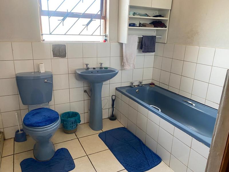 To Let 4 Bedroom Property for Rent in Komani Park Eastern Cape